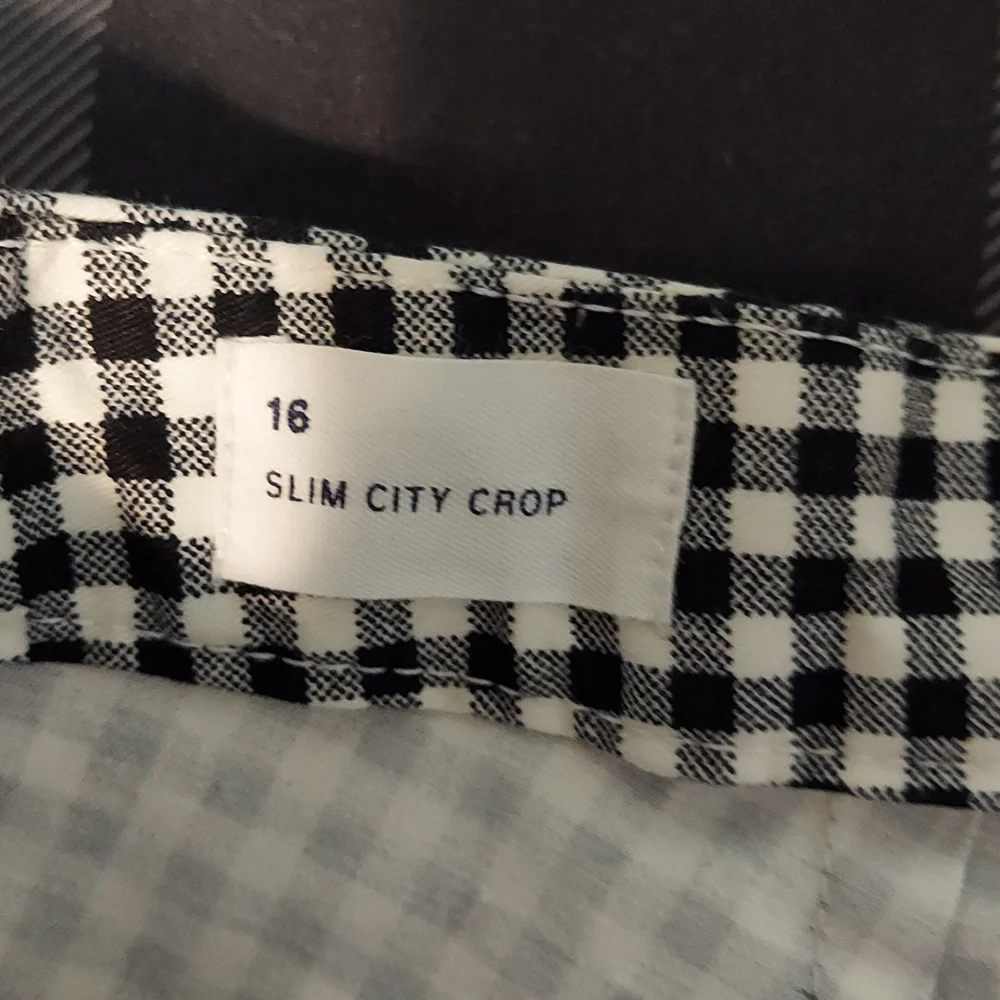 🛑🛑 SOLD SOLD SOLD 🛑🛑  Gap & 3 pairs of navy pants - Picture 2 of 7